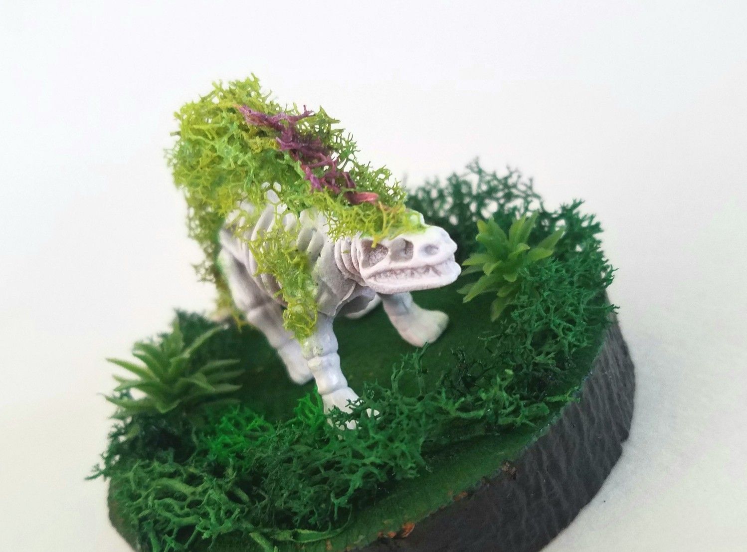 stegosaurus dinosaur display, art by Sherrie Thai of Shaireproductions.com