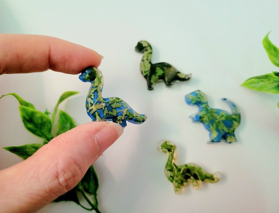 dinosaur plant pins and magnets, art by Sherrie Thai of Shaireproductions.com