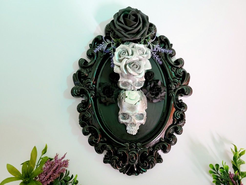 victorian skull frame decor, art by Sherrie Thai of Shaireproductions.com