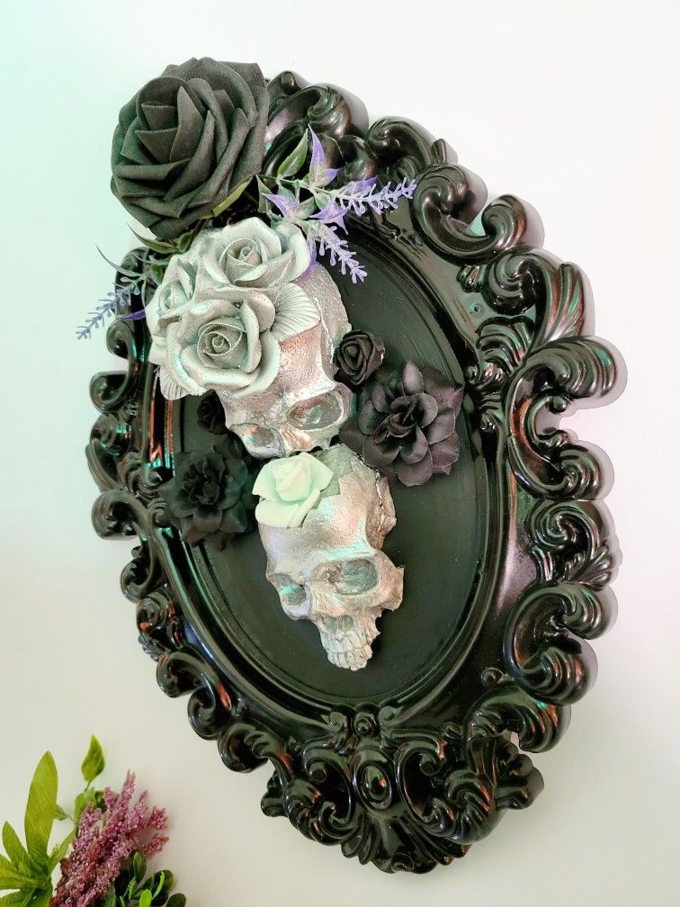 victorian skull frame decor 2, art by Sherrie Thai of Shaireproductions.com