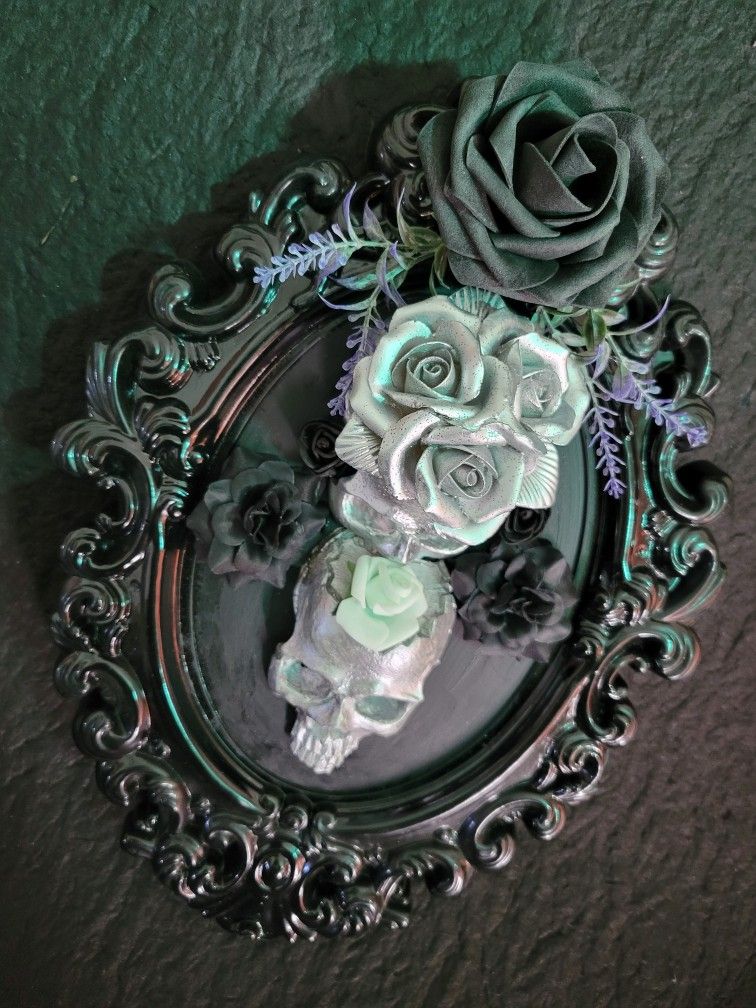 victorian skull frame decor 3, art by Sherrie Thai of Shaireproductions.com